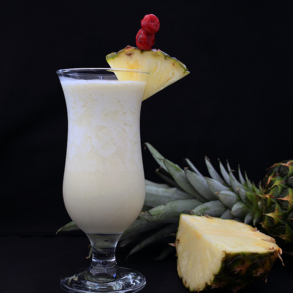 Pina Colada pexels-shameel-mukkath-10986589